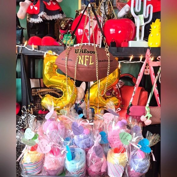 IT'S ANOTHER SHARE SHOW - Picture 5 of 16